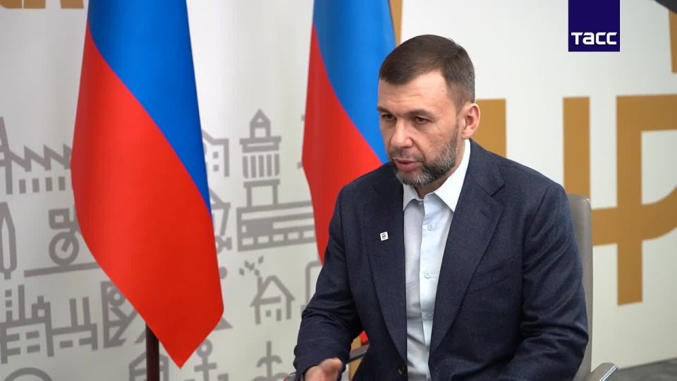 Российские силы на пути к Славянску охватывают Красный Лиман и продвигаются к Святогорску, сообщил глава ДНР Денис Пушилин в интервью ТАСС