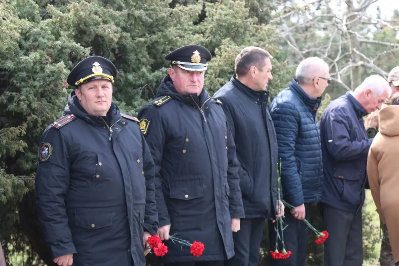 Военные следователи почтили память заместителя командующего Черноморским флотом Военные следователи почтили память заместителя командующего Черноморским флотом