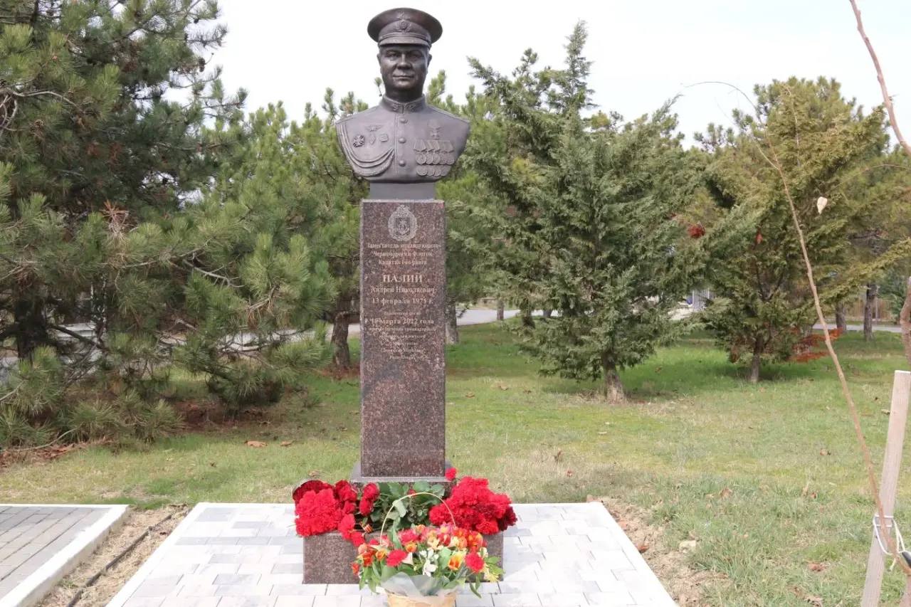 Военные следователи почтили память заместителя командующего Черноморским флотом Военные следователи почтили память заместителя командующего Черноморским флотом