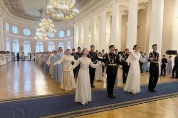 Мариупольские школьники выступили на балу в Таврическом дворце Петербурга