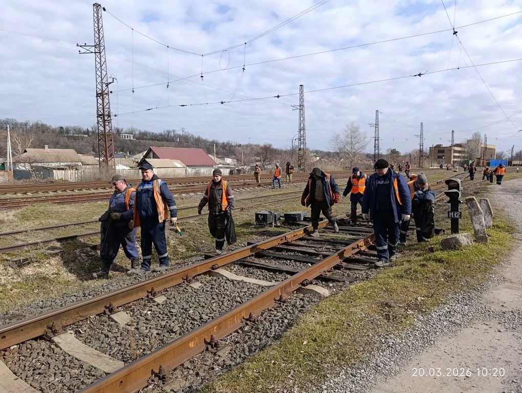 20 марта 2026 года работники вагонного депо Мариуполь ФГУП "ЖДН" приняли участие в субботнике 20 марта 2026 года работники вагонного депо Мариуполь ФГУП "ЖДН" приняли участие в субботнике