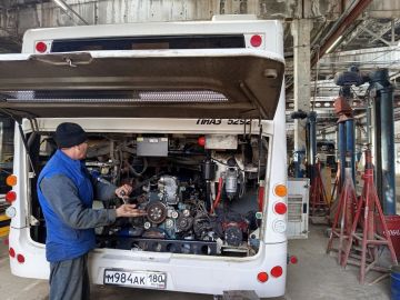 Мариупольтранс: Ежедневно специалисты автобусного и троллейбусного парка ГУП ДНР "МАРИУПОЛЬТРАНС" производят осмотр, ремонт и наладку подвижного состава, что способствует обеспечению безопасности и комфорту пассажиров