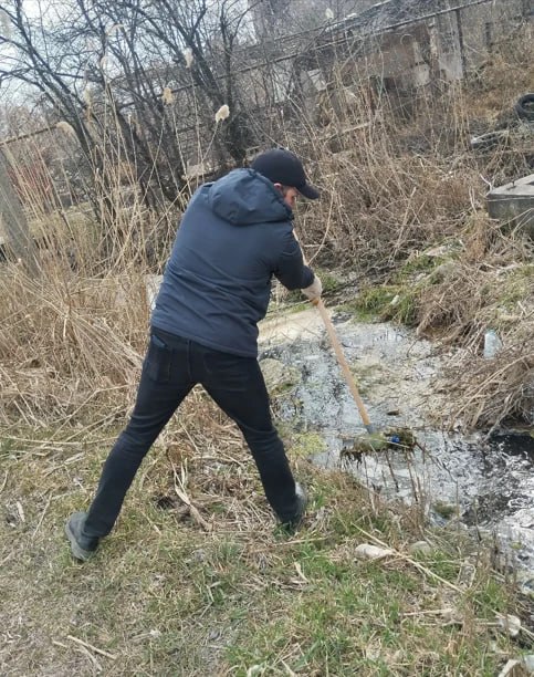 Экоактивисты расчистили один из старейших родников Мариуполя