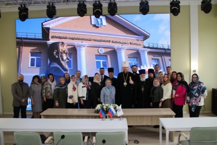 Главный корпус ДонНУЭТ освятили после восстановления: студенты вернутся в обновленные аудитории