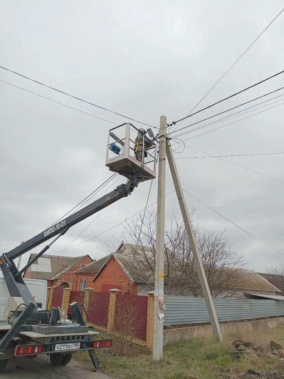 Мариупольские энергетики продолжают инспектировать сети наружного освещения Мариупольские энергетики продолжают инспектировать сети наружного освещения