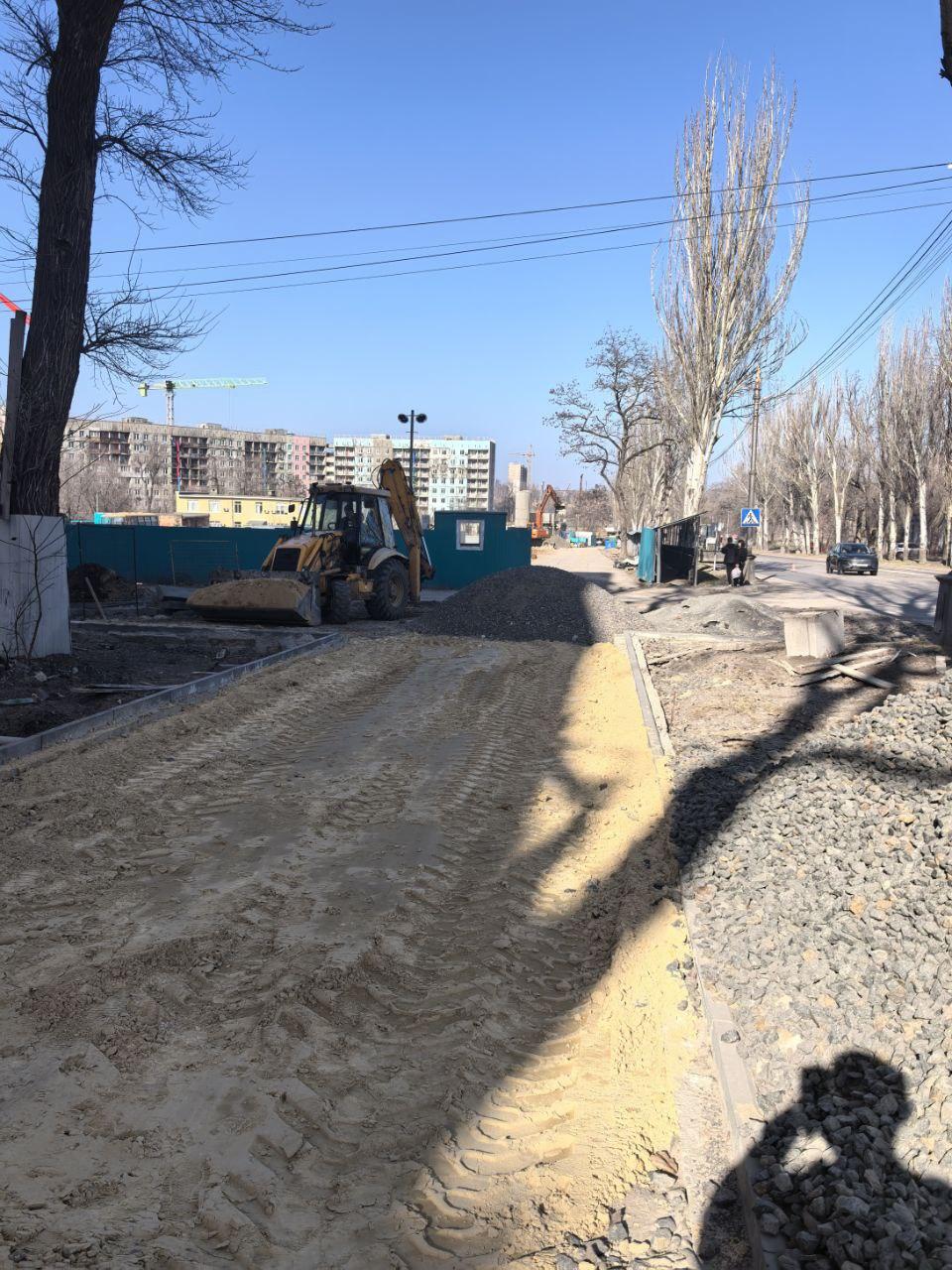 Строители из Ленобласти начали благоустройство многоквартирного дома в Мариуполе Строители из Ленобласти начали благоустройство многоквартирного дома в Мариуполе