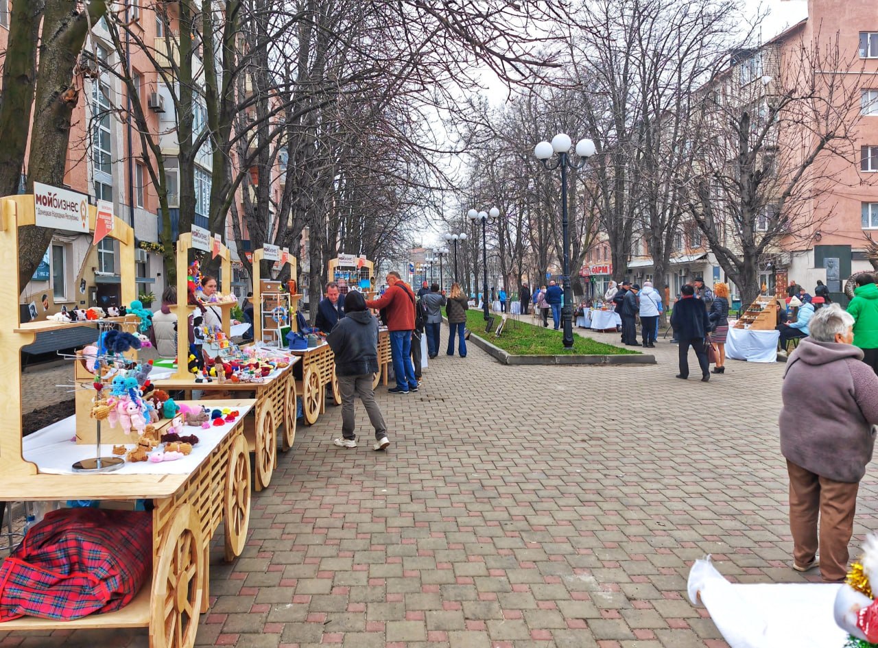 Праздничная ярмарка и первые пешие экскурсии: сегодня в Мариуполе официально открыли новый туристический сезон Праздничная ярмарка и первые пешие экскурсии: сегодня в Мариуполе официально открыли новый туристический сезон