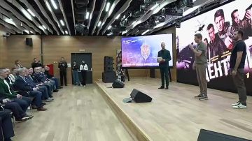 В Донецке прошел премьерный показ сериала «Центурия» о деятельности российских органов госбезопасности, действие которого разворачивается в Мариуполе во время специальной военной операции