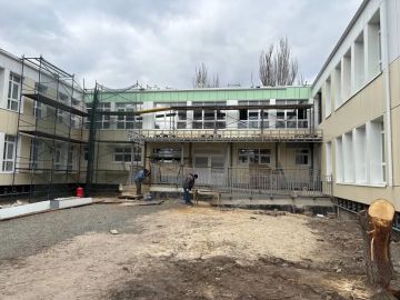 В центре соцреабилитации детей-инвалидов тульские строители смонтировали новые входные группы