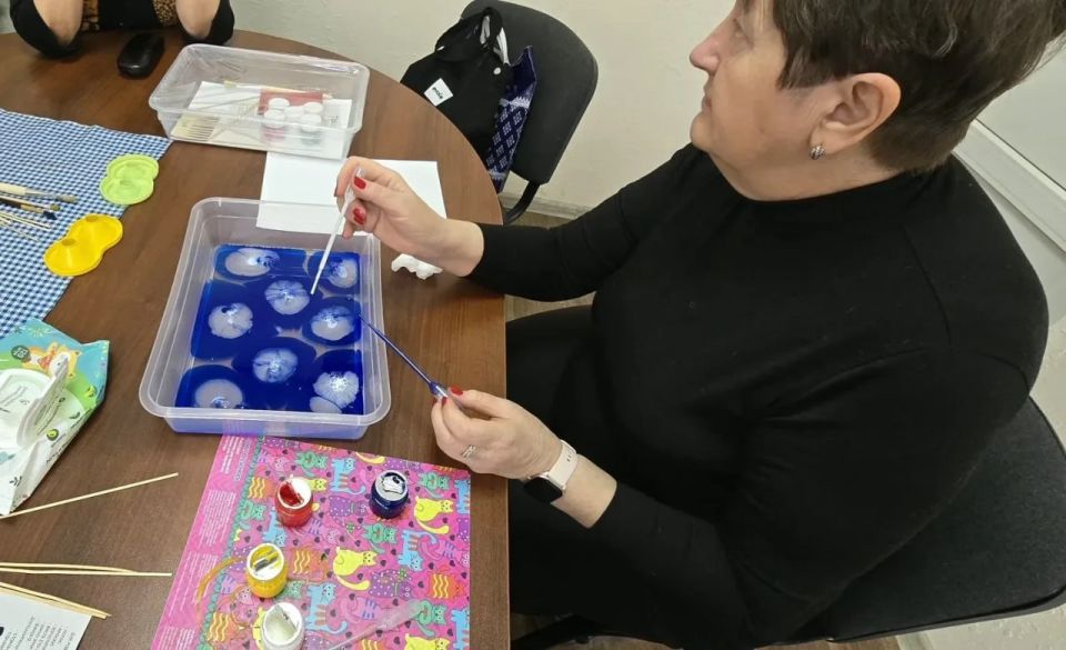 Эбру-терапия: Волшебство на воде для души и ума Эбру-терапия: Волшебство на воде для души и ума