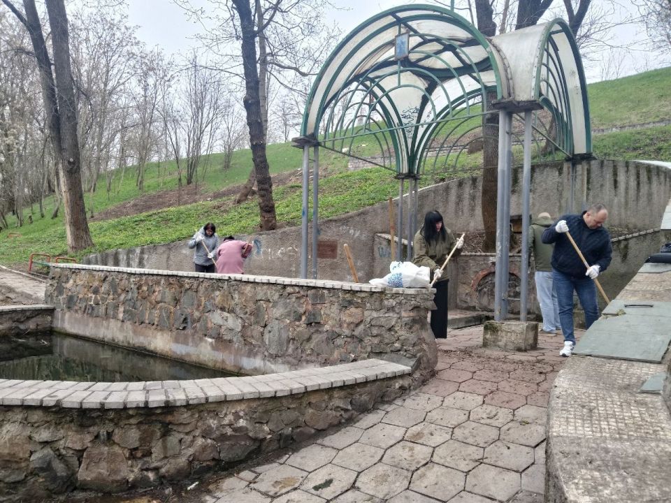 Сегодня в рамках Всероссийской акции «Вода России» состоялся субботник на территории Ильичевского района Сегодня в рамках Всероссийской акции «Вода России» состоялся субботник на территории Ильичевского района