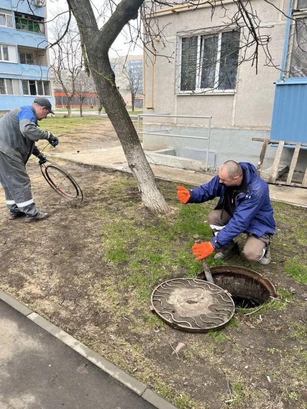 В мариупольских многоэтажках коммунальщики провели обслуживание инженерных систем В мариупольских многоэтажках коммунальщики провели обслуживание инженерных систем