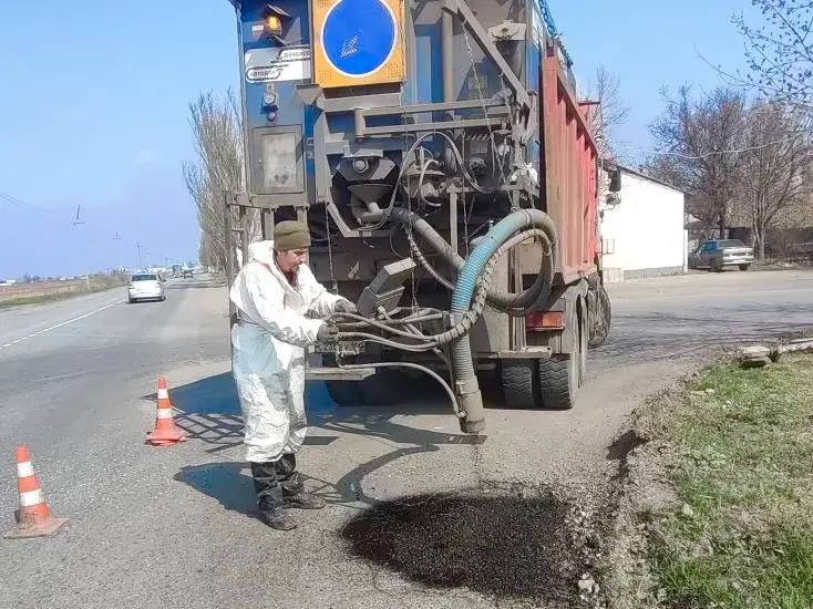 #СОДЕРЖАНИЕ_СВОД за сутки. Выполнили ямочный ремонт струйно-инъекционным способом участка автодороги Розовка - Ждановка - Кировское На автомобильной дороге Донецк - Харцызск - Амвросиевка - до границы Ростовской области... #СОДЕРЖАНИЕ_СВОД за сутки. Выполнили ямочный ремонт струйно-инъекционным способом участка автодороги Розовка - Ждановка - Кировское На автомобильной дороге Донецк - Харцызск - Амвросиевка - до границы Ростовской области...