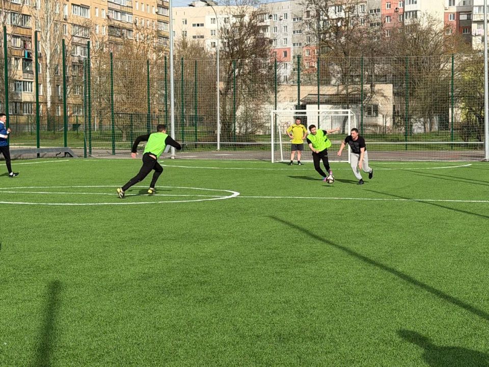 В Мариуполе состоялся футбольный матч между полицейскими В Мариуполе состоялся футбольный матч между полицейскими