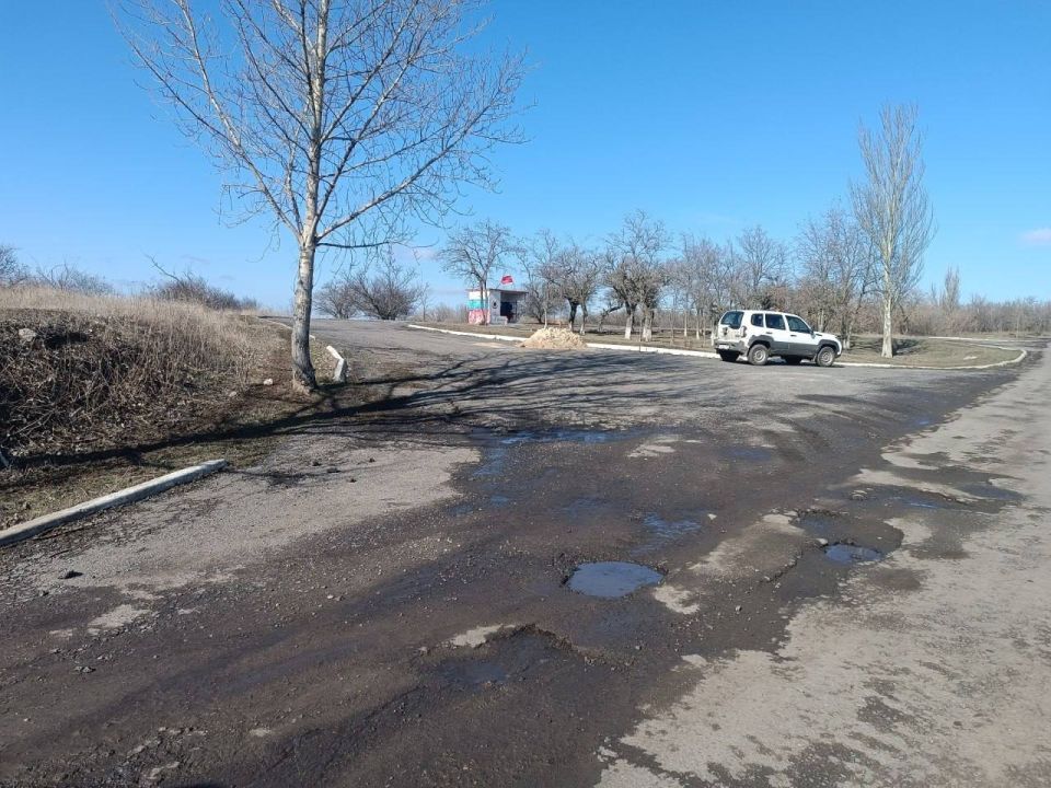 Александр Бондаренко: Приступили к ремонту нового дорожного объекта в Амвросиевском районе - автомобильной дороги Шахтное - Степано-Крынка – Обрезное Александр Бондаренко: Приступили к ремонту нового дорожного объекта в Амвросиевском районе - автомобильной дороги Шахтное - Степано-Крынка – Обрезное