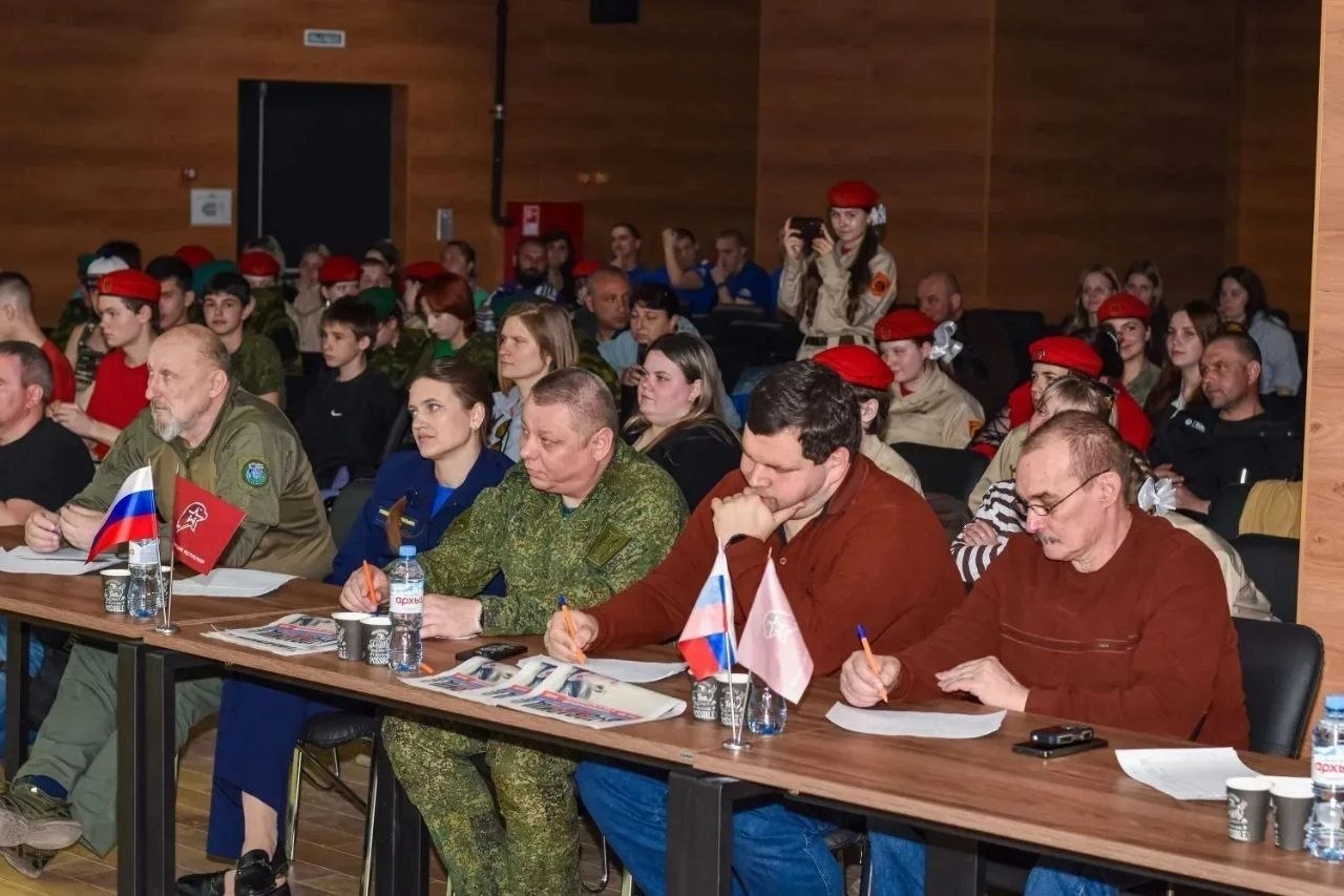 4 апреля в Доме молодёжи «30/09» состоялся первый среди юнармейцев турнир смеха «Армейский юмор», прошедший в рамках национального проекта «Молодёжь и дети»! 4 апреля в Доме молодёжи «30/09» состоялся первый среди юнармейцев турнир смеха «Армейский юмор», прошедший в рамках национального проекта «Молодёжь и дети»!