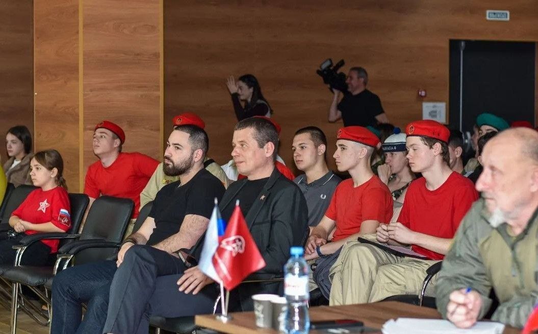 4 апреля в Доме молодёжи «30/09» состоялся первый среди юнармейцев турнир смеха «Армейский юмор», прошедший в рамках национального проекта «Молодёжь и дети»! 4 апреля в Доме молодёжи «30/09» состоялся первый среди юнармейцев турнир смеха «Армейский юмор», прошедший в рамках национального проекта «Молодёжь и дети»!