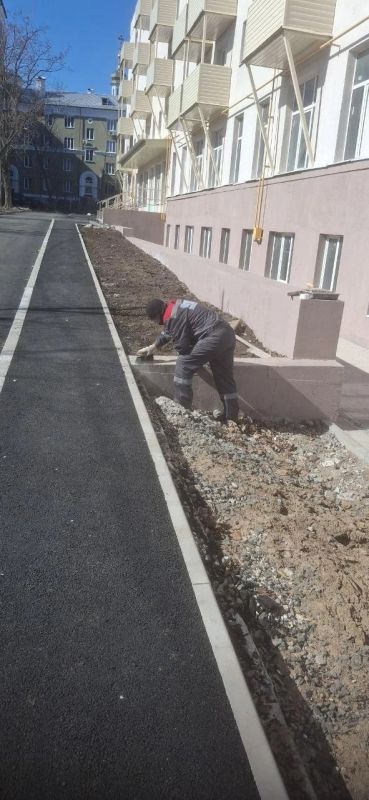 Строители из Ленобласти приступили к благоустройству двора дома на проспекте Ленина Строители из Ленобласти приступили к благоустройству двора дома на проспекте Ленина