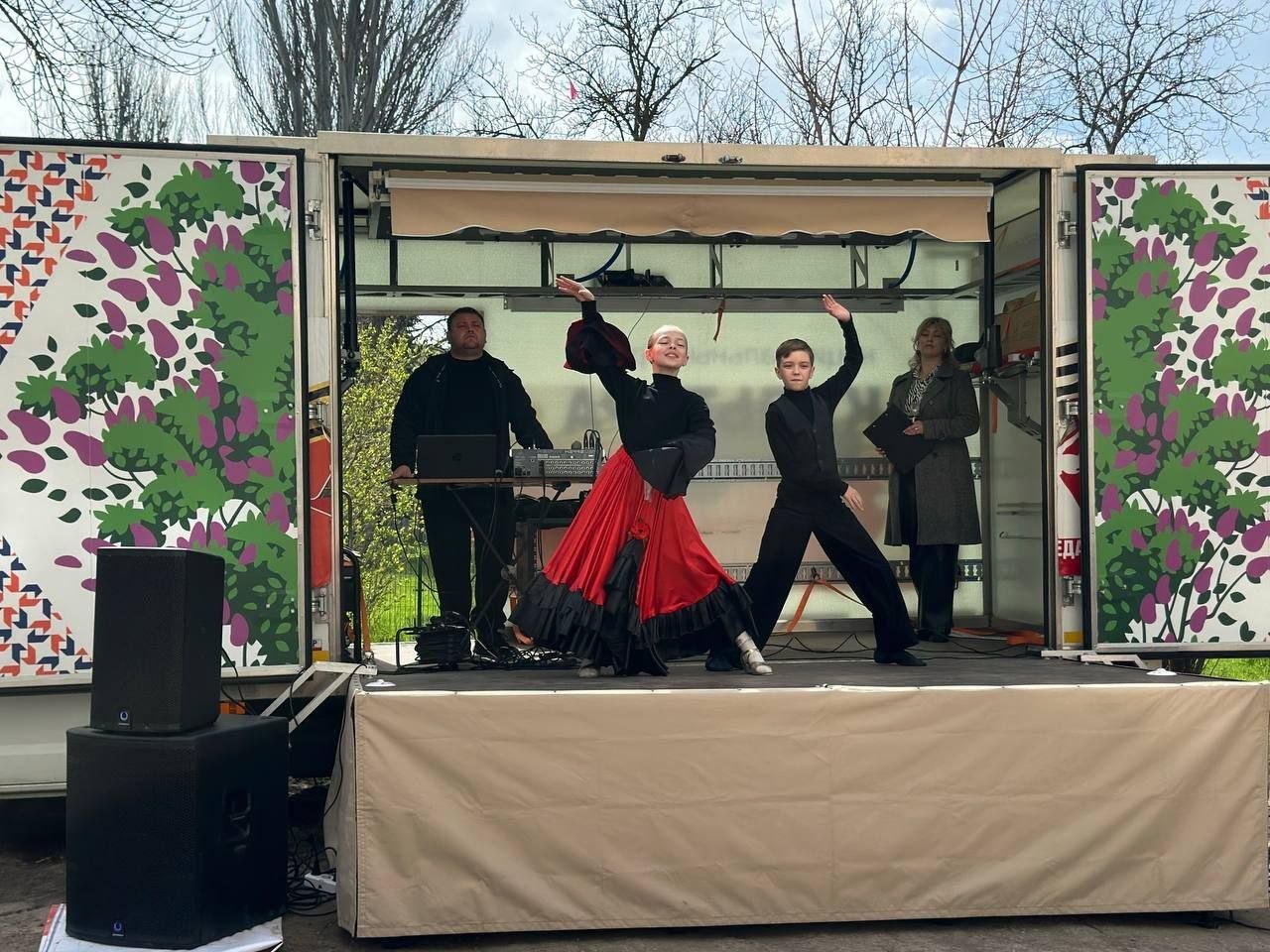 Искусство на колесах: Автоклуб «Единой России» привез праздник на улицу Урицкого! Искусство на колесах: Автоклуб «Единой России» привез праздник на улицу Урицкого!