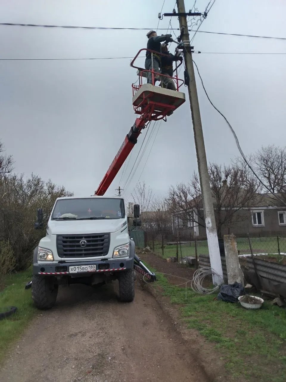 За неделю на улицах Мариуполя энергетики установили 230 новых светильников За неделю на улицах Мариуполя энергетики установили 230 новых светильников