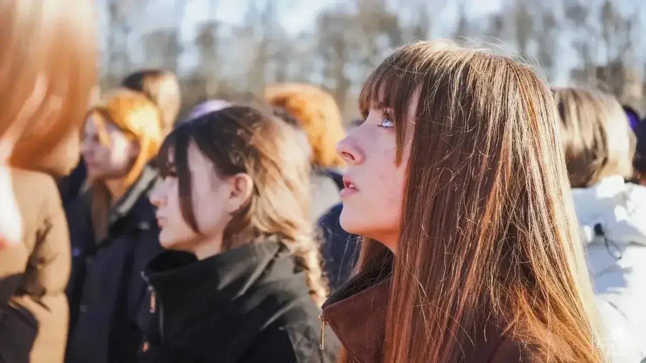 Школьники из Мариуполя посетили Пискаревское мемориальное кладбище Школьники из Мариуполя посетили Пискаревское мемориальное кладбище