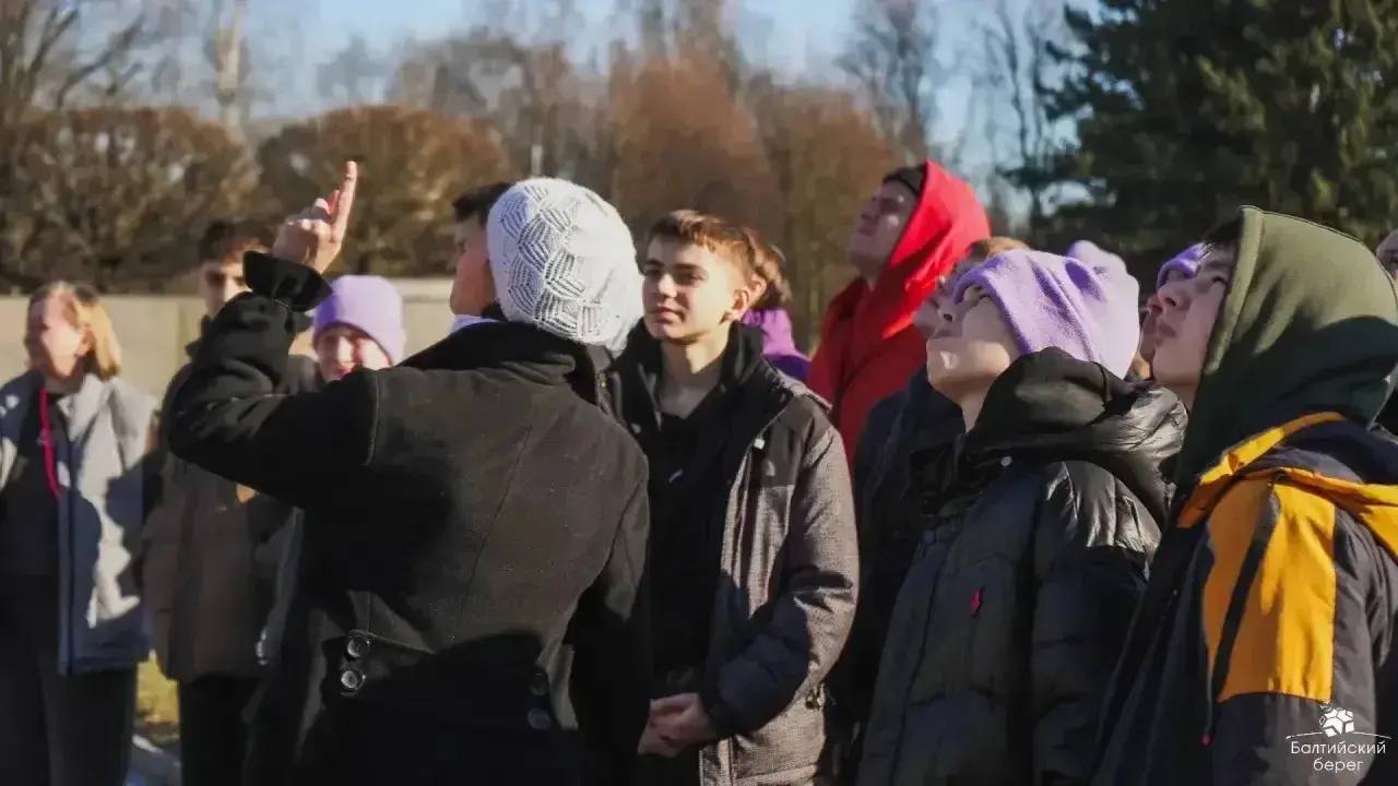 Школьники из Мариуполя посетили Пискаревское мемориальное кладбище Школьники из Мариуполя посетили Пискаревское мемориальное кладбище