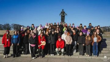 Школьники из Мариуполя посетили Пискаревское мемориальное кладбище