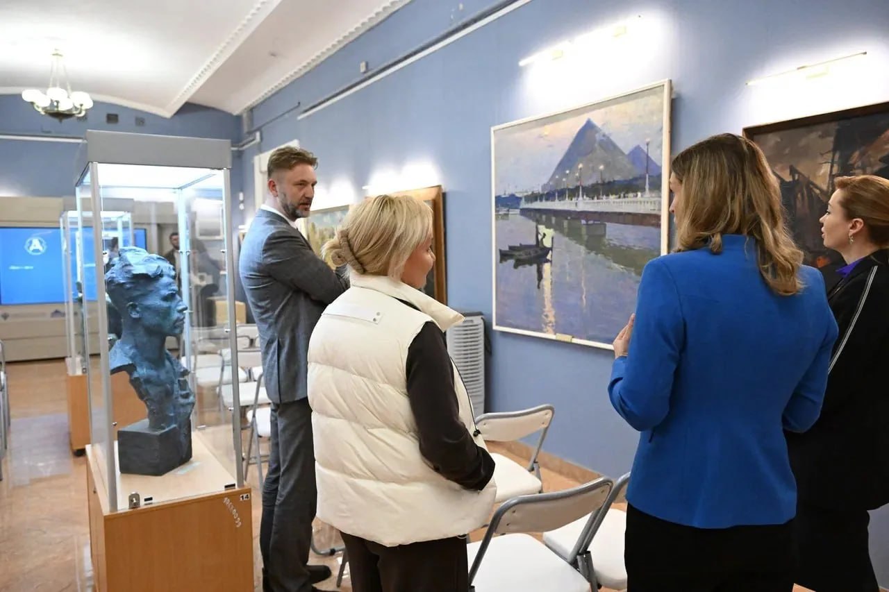 Приморская делегация посетила музеи ДНР Приморская делегация посетила музеи ДНР