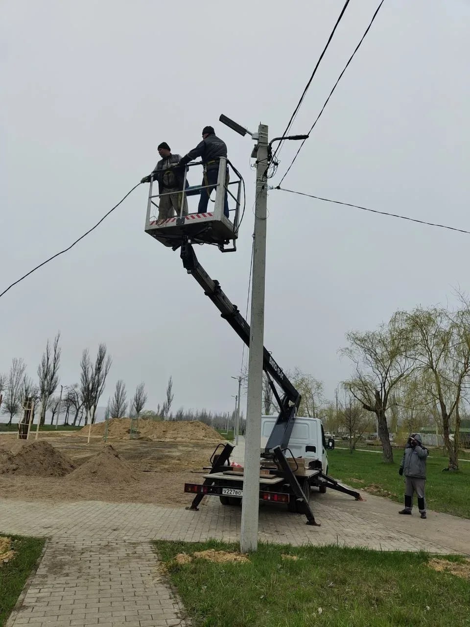 Энергетики проинспектировали воздушные линии в Ильичевском районе Энергетики проинспектировали воздушные линии в Ильичевском районе