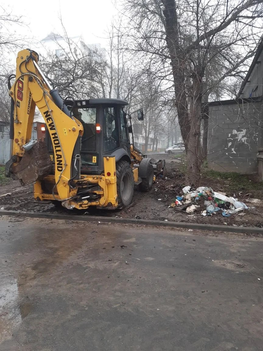 В Мариуполе коммунальщики благоустроили еще более 60 придомовых территорий В Мариуполе коммунальщики благоустроили еще более 60 придомовых территорий