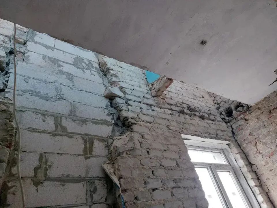 Петербургские строители приводят в порядок здание ГИМС МЧС в Мариуполе Петербургские строители приводят в порядок здание ГИМС МЧС в Мариуполе