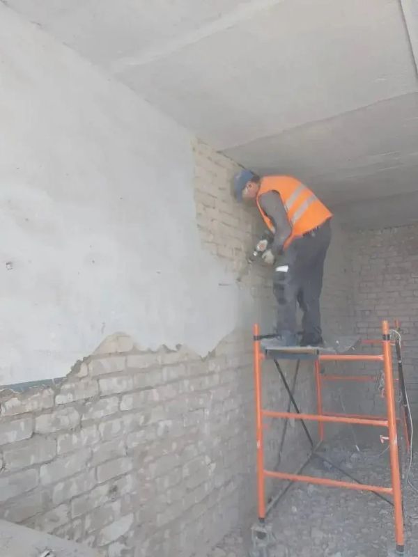 Петербургские строители приводят в порядок здание ГИМС МЧС в Мариуполе Петербургские строители приводят в порядок здание ГИМС МЧС в Мариуполе