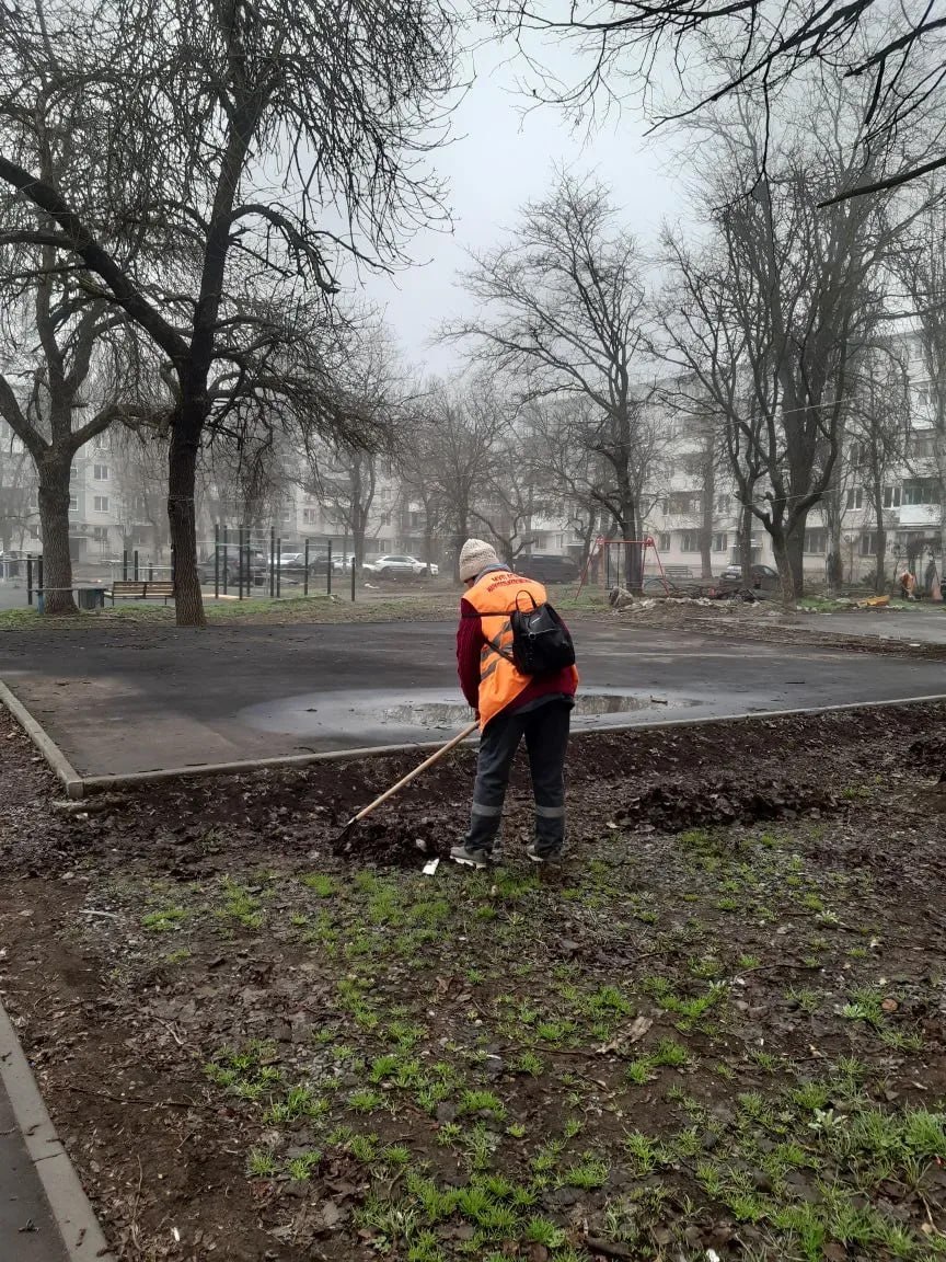 В Мариуполе коммунальщики благоустроили еще более 60 придомовых территорий В Мариуполе коммунальщики благоустроили еще более 60 придомовых территорий