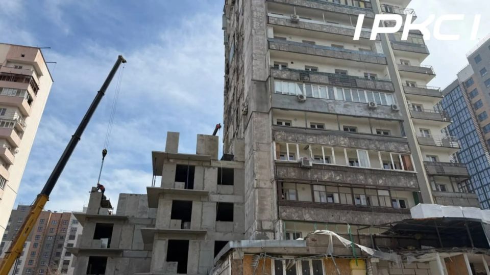 Строители из Ленинградской области продолжают восстановление еще одного многоквартирного дома на проспекте Металлургов в Мариуполе Строители из Ленинградской области продолжают восстановление еще одного многоквартирного дома на проспекте Металлургов в Мариуполе