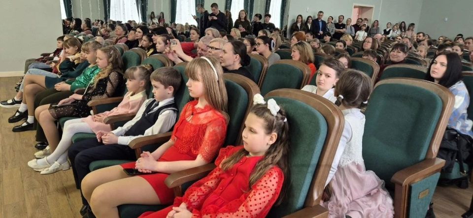 Музыкальный триумф в Мариуполе: Итоги конкурса «Юный исполнитель»! Музыкальный триумф в Мариуполе: Итоги конкурса «Юный исполнитель»!