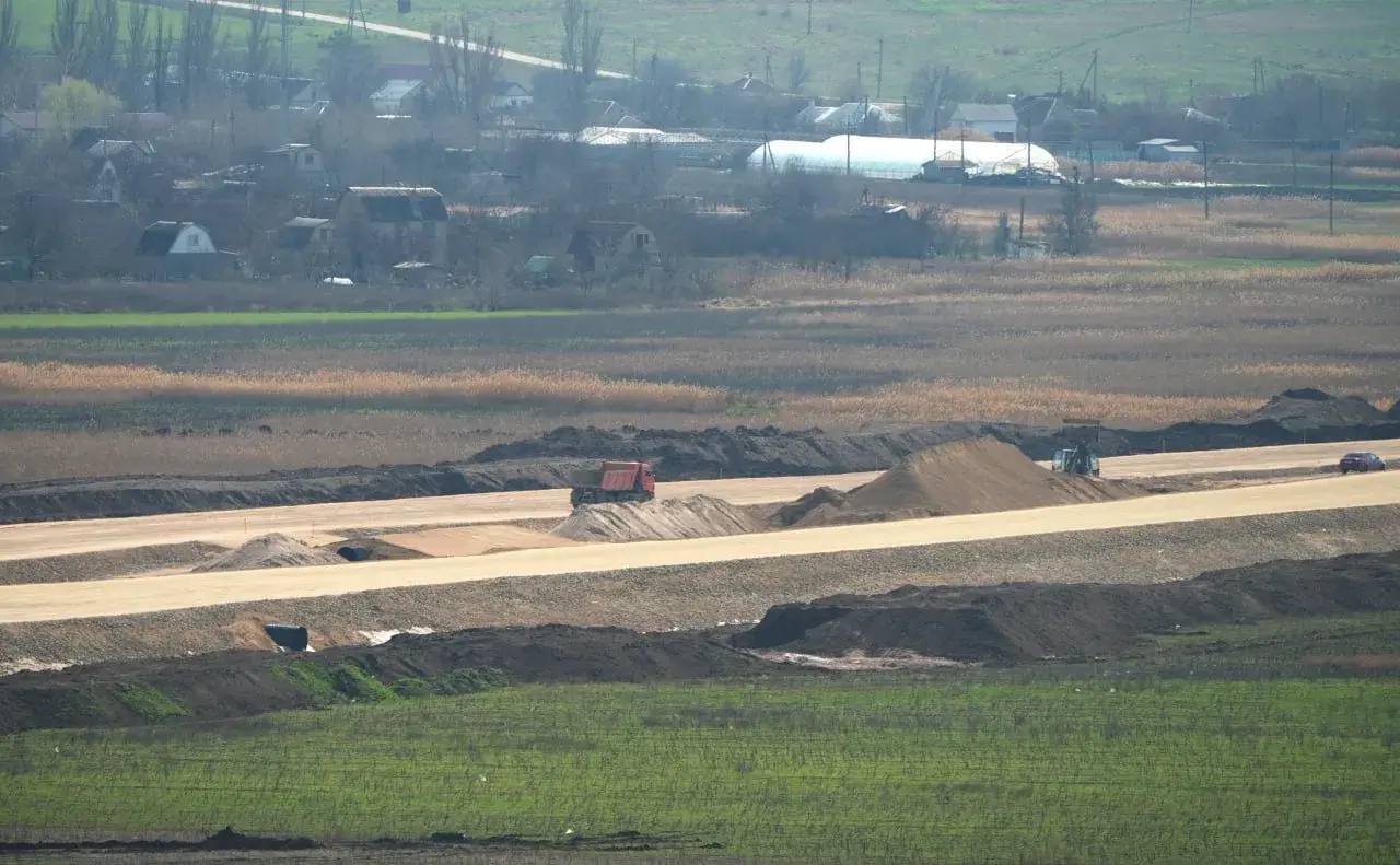 Большой государственный проект: На юге ДНР продолжается строительство объездной дороги Мариуполя Большой государственный проект: На юге ДНР продолжается строительство объездной дороги Мариуполя