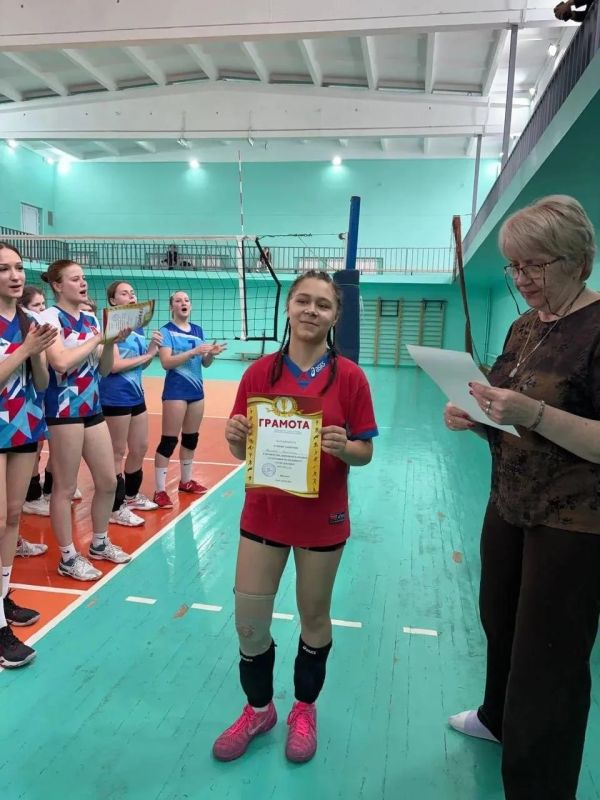 Мариупольская команда – Чемпион Первенства ДНР по волейболу среди девушек Мариупольская команда – Чемпион Первенства ДНР по волейболу среди девушек