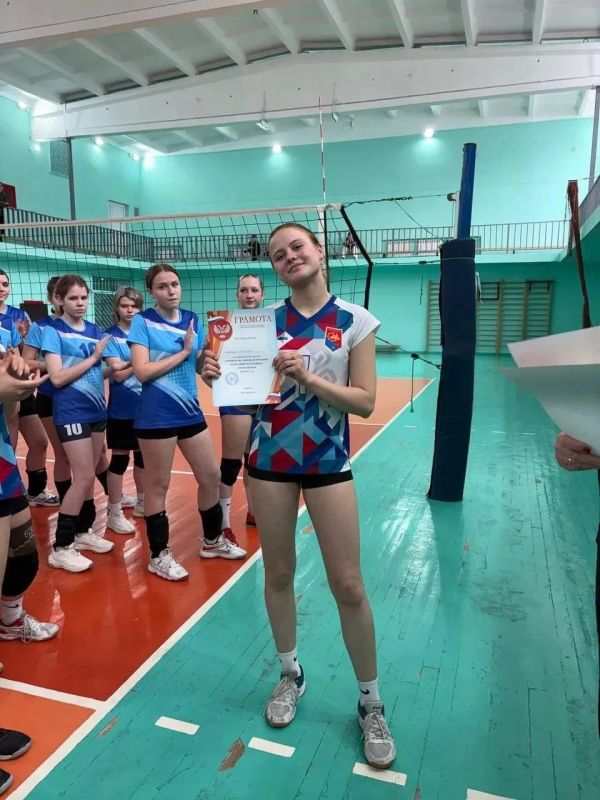 Мариупольская команда – Чемпион Первенства ДНР по волейболу среди девушек Мариупольская команда – Чемпион Первенства ДНР по волейболу среди девушек