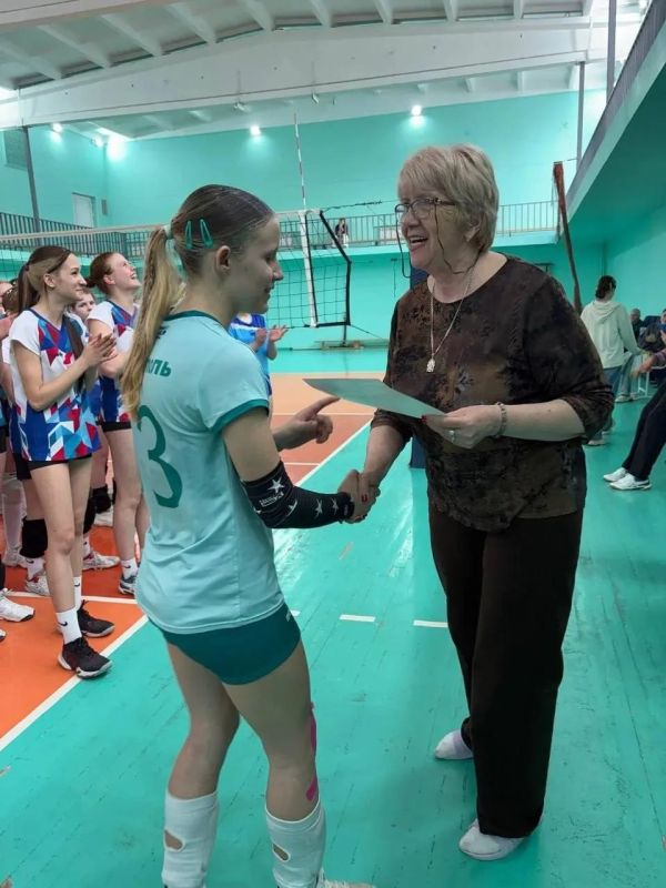 Мариупольская команда – Чемпион Первенства ДНР по волейболу среди девушек Мариупольская команда – Чемпион Первенства ДНР по волейболу среди девушек