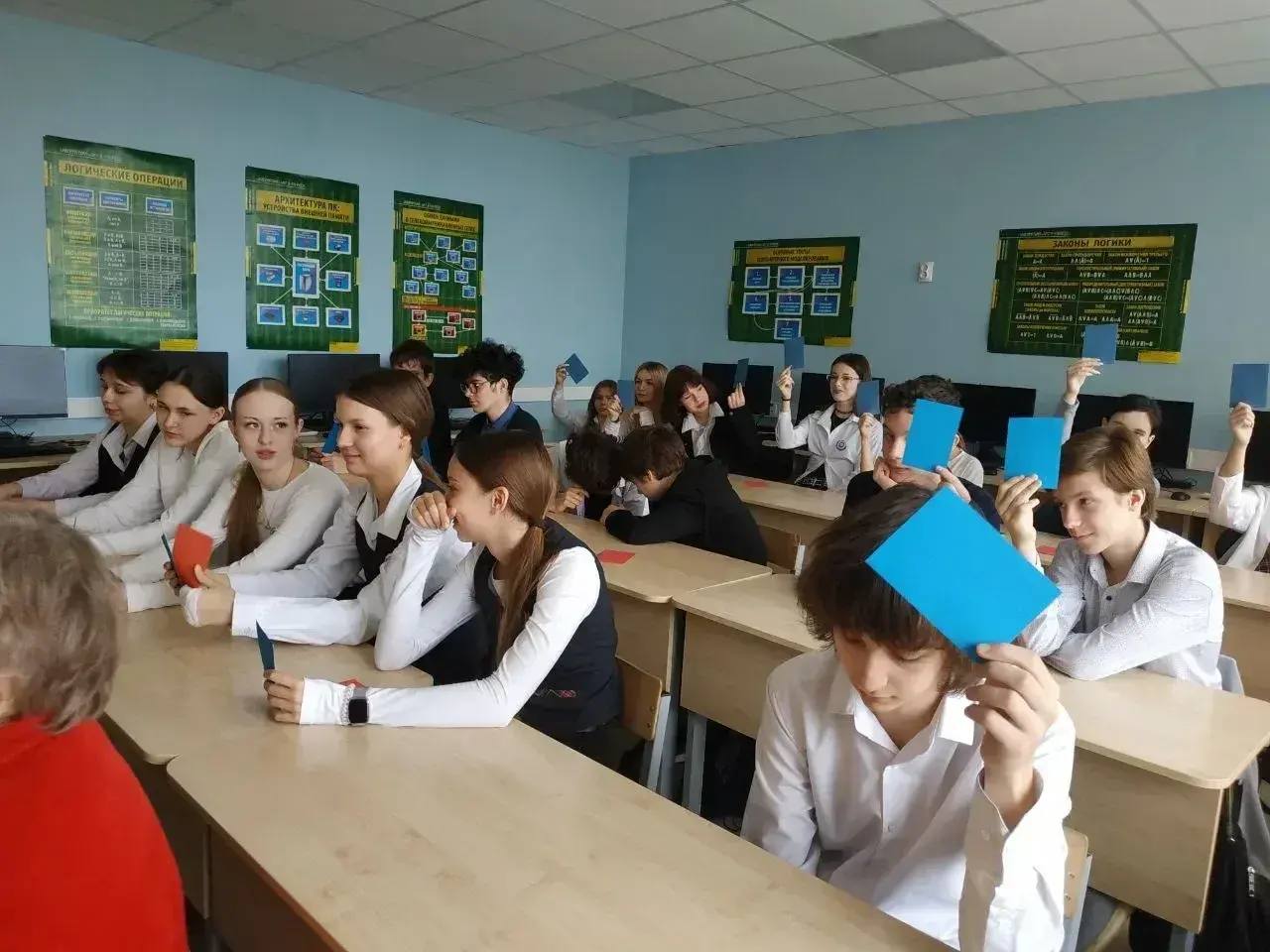 Семейные ценности: откровенный разговор поколений в Мариуполе Семейные ценности: откровенный разговор поколений в Мариуполе