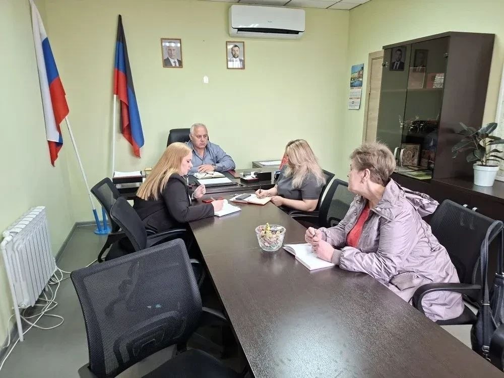 Руководитель Управы Ильичевского внутригородского района города Мариуполь Владимир Скударь провёл встречу с представителем общественной организации Фонд «Великодушие»