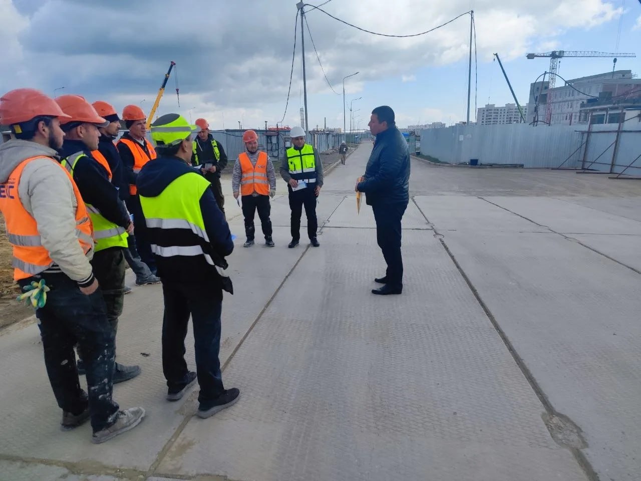 В Мариуполе продолжаются профилактические встречи с трудовыми мигрантами В Мариуполе продолжаются профилактические встречи с трудовыми мигрантами