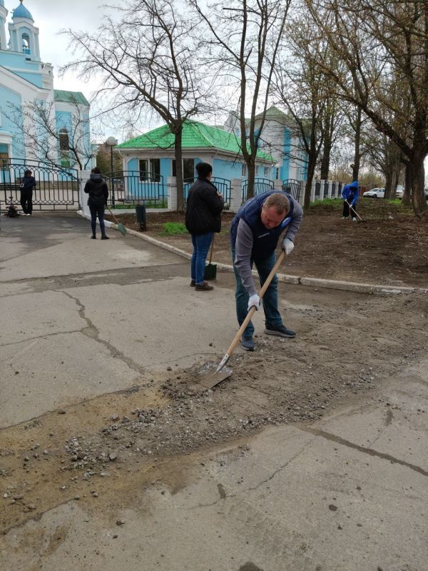 ЧИСТОТА — К ПРАЗДНИКУ: В МАРИУПОЛЕ ПРОШЁЛ ОБЩЕРЕГИОНАЛЬНЫЙ СУББОТНИК ЧИСТОТА — К ПРАЗДНИКУ: В МАРИУПОЛЕ ПРОШЁЛ ОБЩЕРЕГИОНАЛЬНЫЙ СУББОТНИК