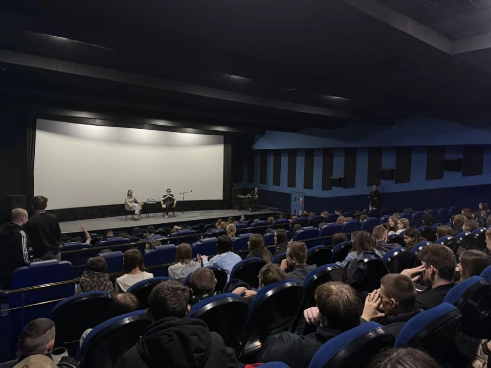 Тёплый диалог и светлые моменты Тёплый диалог и светлые моменты