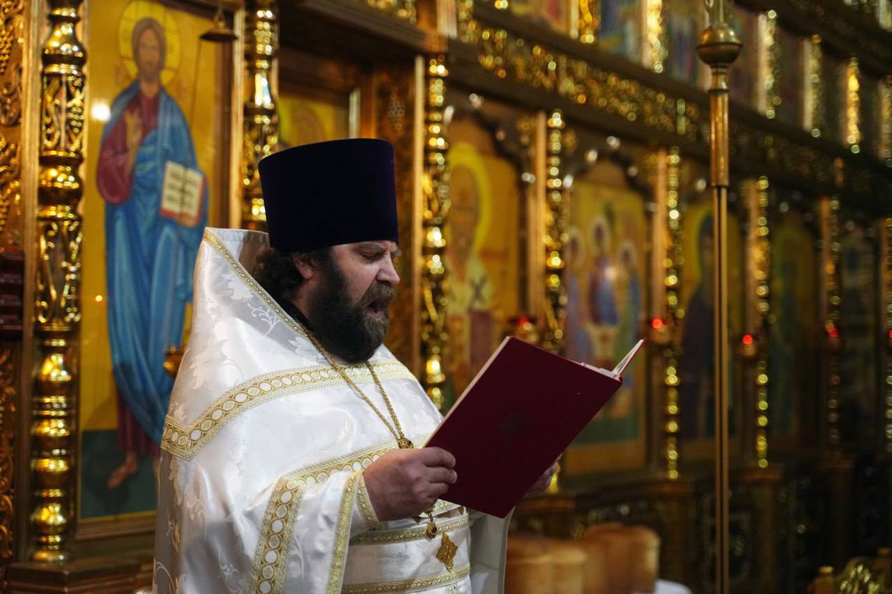 В Мариуполе светлое Христово Воскресение объединило тысячи горожан В Мариуполе светлое Христово Воскресение объединило тысячи горожан