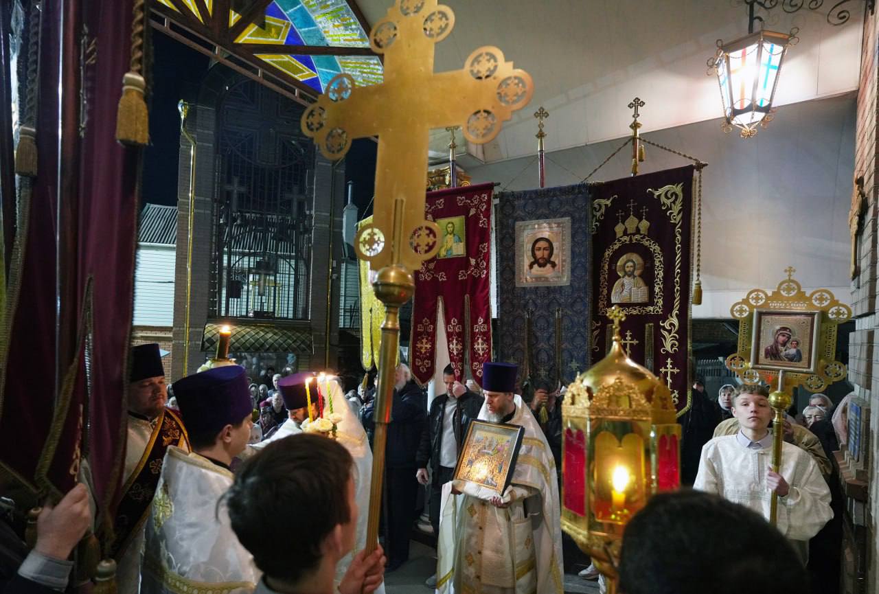 В Мариуполе светлое Христово Воскресение объединило тысячи горожан В Мариуполе светлое Христово Воскресение объединило тысячи горожан