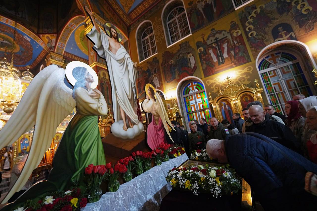 В Мариуполе светлое Христово Воскресение объединило тысячи горожан В Мариуполе светлое Христово Воскресение объединило тысячи горожан