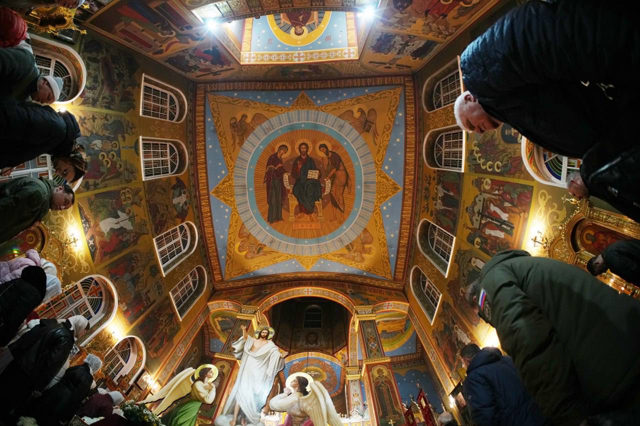 В Мариуполе светлое Христово Воскресение объединило тысячи горожан В Мариуполе светлое Христово Воскресение объединило тысячи горожан