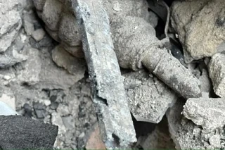 В Мариуполе нашли боевую гранату под завалами восстанавливаемого объекта