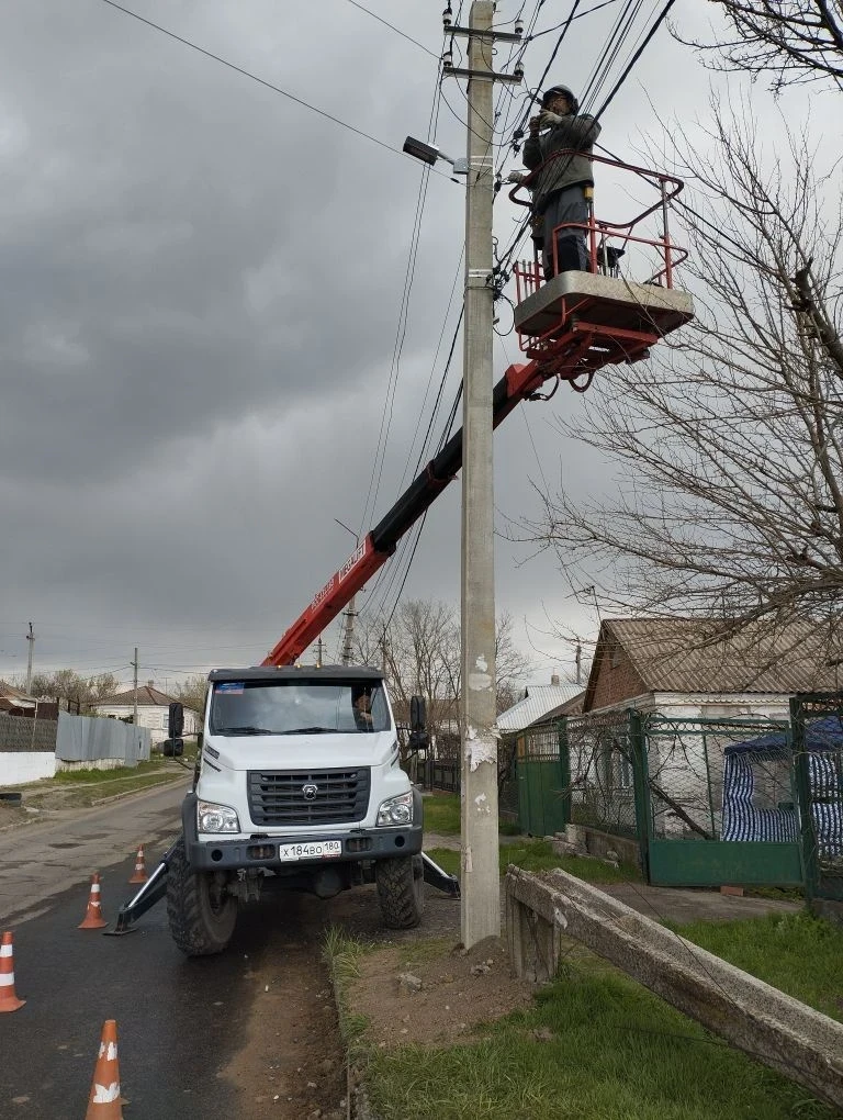 За неделю мариупольские энергетики установили более 500 современных светильников За неделю мариупольские энергетики установили более 500 современных светильников